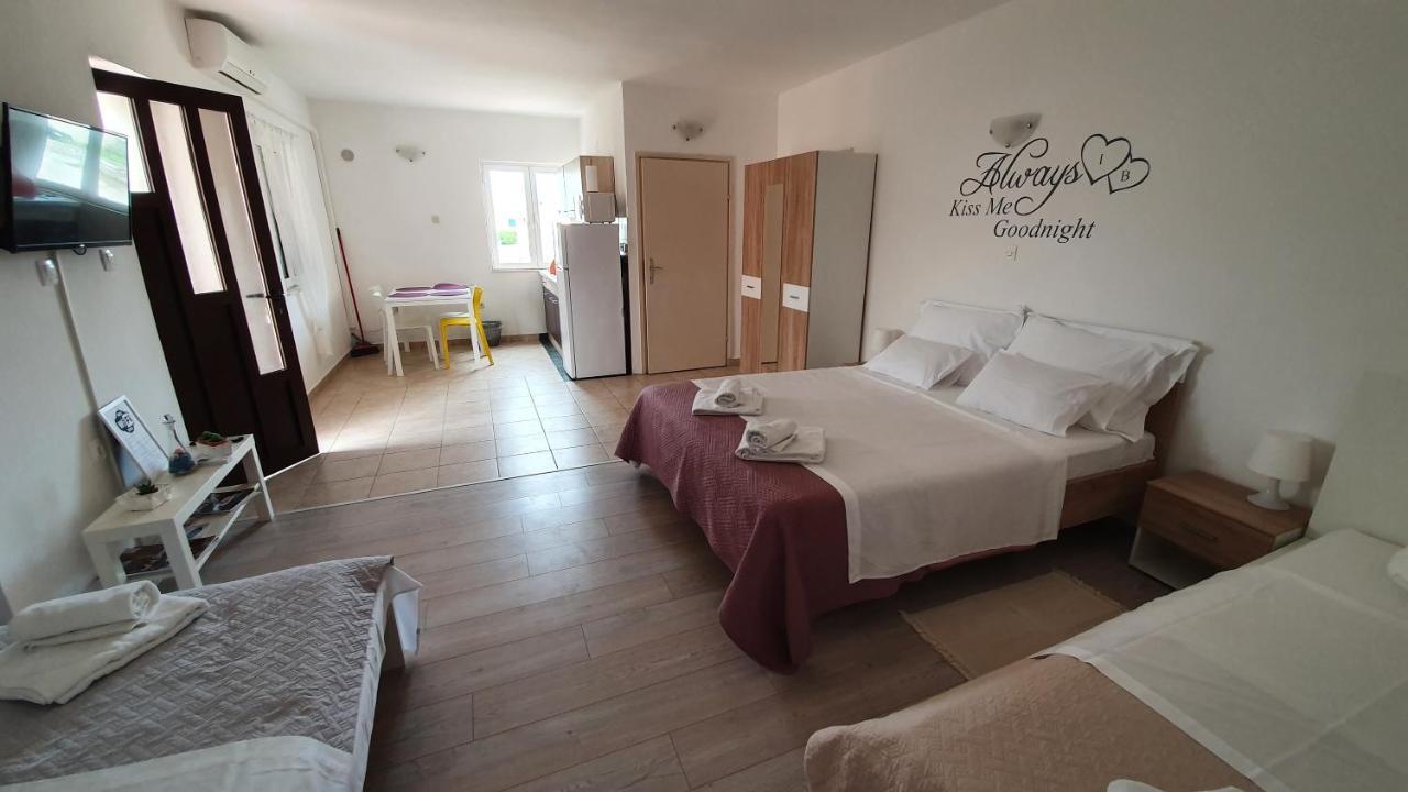 Batkoski Apartments Паг Екстериор снимка